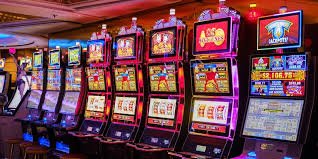 Arena Hoki meja baccarat live dengan pemandangan studio kasino modern dan dealer ramah